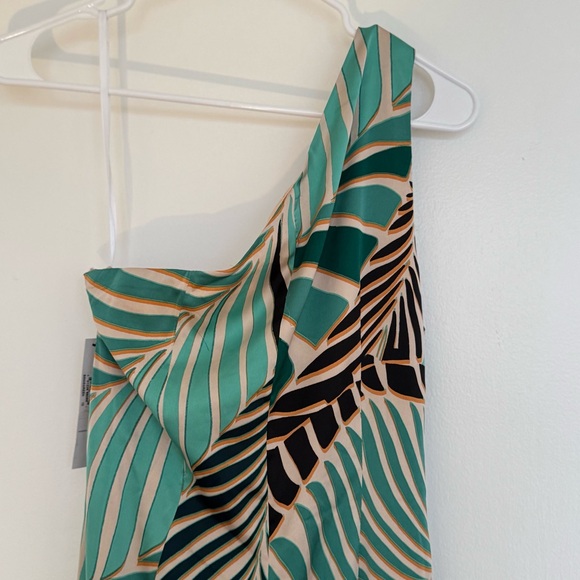 NWT MAGGY LONDON DEIDRE Asymm Floral One Shoulder Ruffle Hem Silky Dress Size 8 - Picture 13 of 14